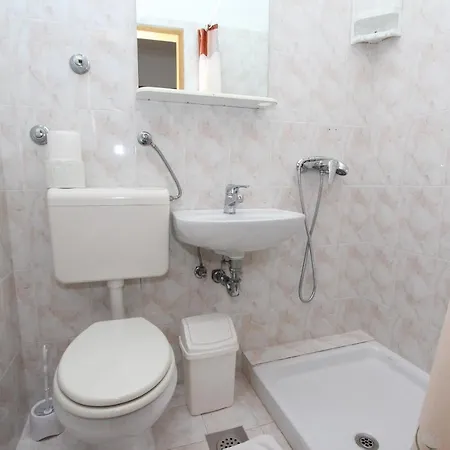 Denise Apartman *